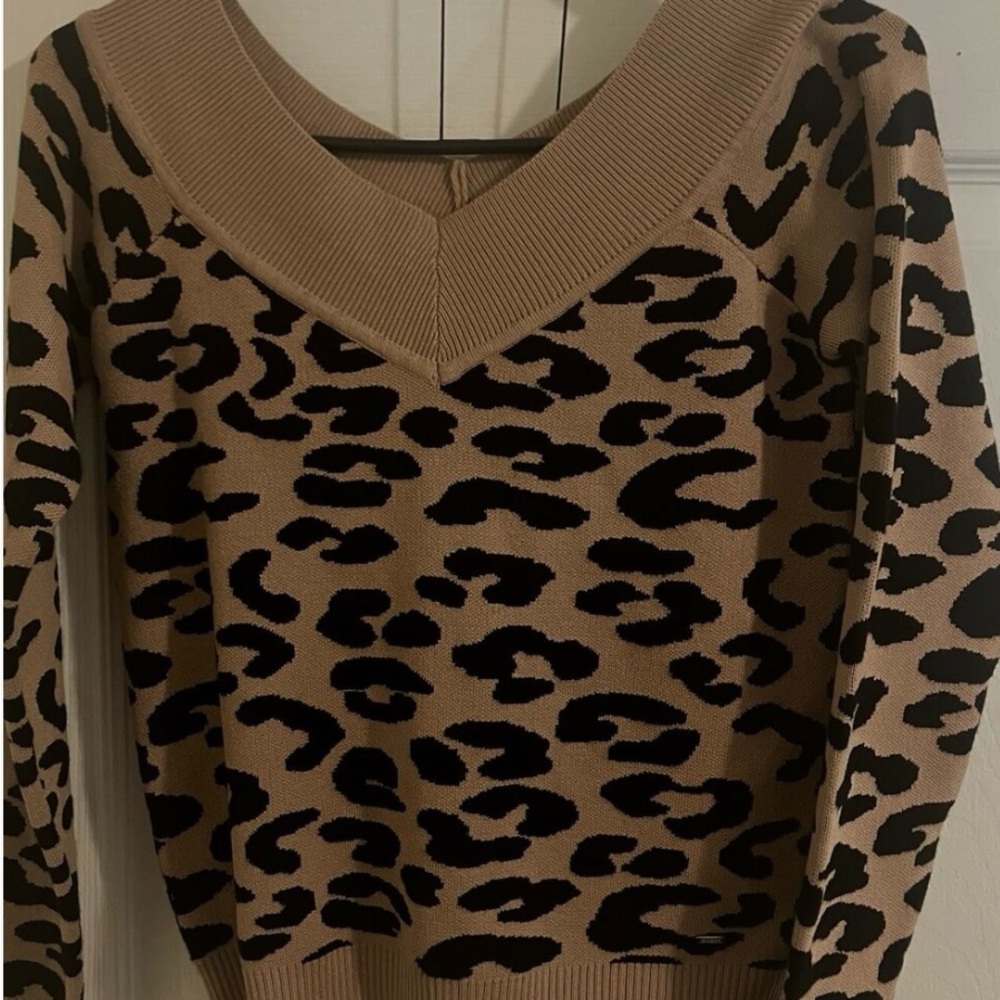 Cheetah Guess sweater women M NWT